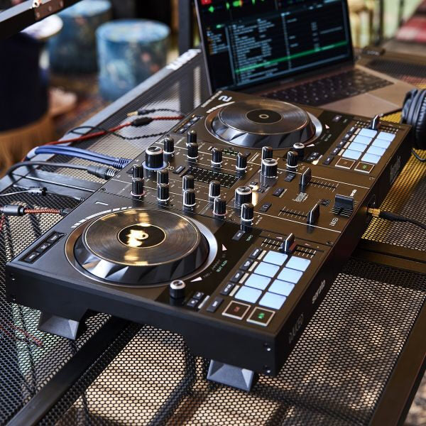 Hercules Inpulse 500 Mixer con controllo DVS (Digital Vinyl System) Nero
