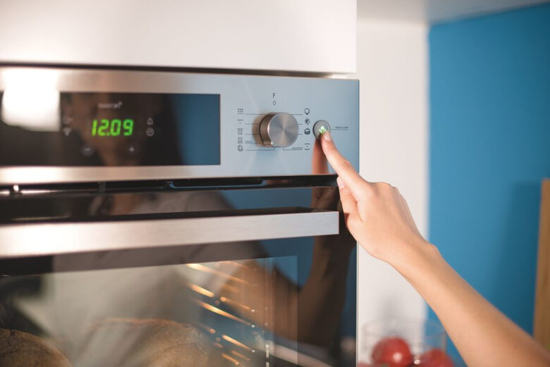 Candy FSCTX886 Smart Steam WIFI Forno Elettrico Multifunzione da Incasso, 70 L, Autopulente, Connesso, Wi-Fi + BLE, Classe A, 59,5x56,8x59,5 cm, Inox [Classe di efficienza energetica A]