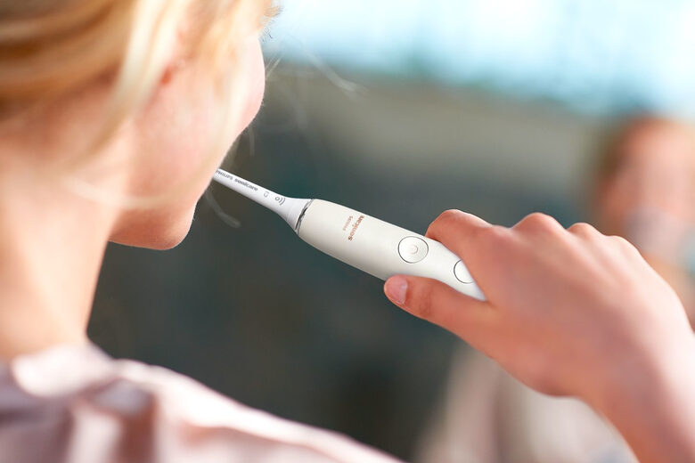 Philips Con DiamondClean 9000, sistema di pulizia interdentale