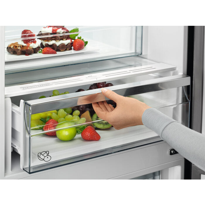 AEG RCB736E5MB frigorifero con congelatore Libera installazione 367 L E Nero