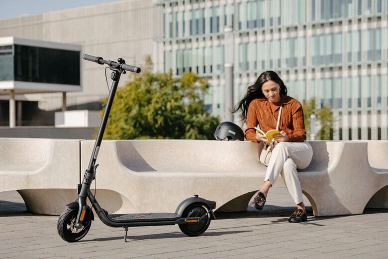 Ninebot by Segway KickScooter F2 E 25 km/h Nero 10,2 Ah