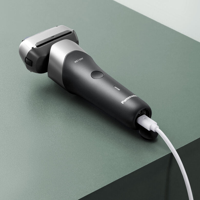 Panasonic ES-RM3, Rasoio 3 lame, Wet&Dry, USB-C, sistema di pulizia easy cleaner