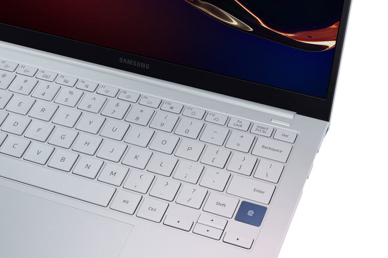 Samsung Galaxy Book Ion 13,3” Aura Silver Intel® Core™ i5 di decima generazione Windows 10 Home Wi-Fi 6 RAM 8GB Memoria 256GB Batteria 69,7Wh Lettore impronte digitali