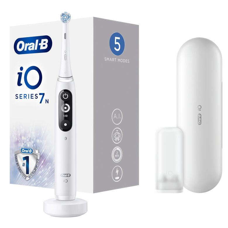 Oral-B iO - 7n - Spazzolino Elettrico Ricaricabile, 1 Spazzolino Bianco Esclusivo Con Tecnologia Magnetica Rivoluzionaria, Display In Bianco E Nero, 1 Testina, 1 Custodia Da Viaggio Premium