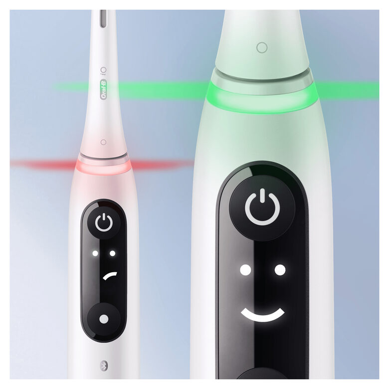 Oral-B iO - 7n - Spazzolino Elettrico Ricaricabile, 1 Spazzolino Bianco Esclusivo Con Tecnologia Magnetica Rivoluzionaria, Display In Bianco E Nero, 1 Testina, 1 Custodia Da Viaggio Premium