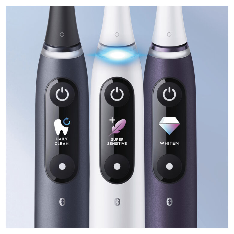 Oral-B iO - 8n - Spazzolino Elettrico Ricaricabile, 1 Spazzolino Bianco Esclusivo Con Tecnologia Magnetica Rivoluzionaria, Display A Colori, 1 Testina, 1 Custodia Da Viaggio Premium