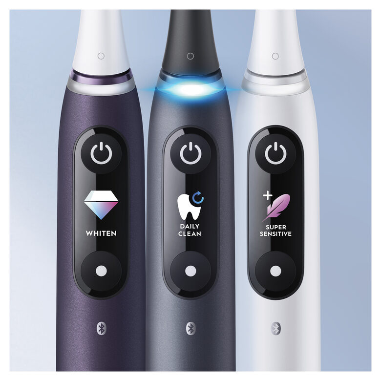 Oral-B iO - 8n - Spazzolino Elettrico Ricaricabile, 1 Spazzolino Nero Esclusivo Con Tecnologia Magnetica Rivoluzionaria, Display A Colori, 1 Testina, 1 Custodia Da Viaggio Premium