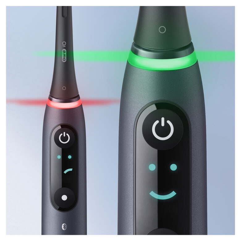 Oral-B iO - 8n - Spazzolino Elettrico Ricaricabile, 1 Spazzolino Nero Esclusivo Con Tecnologia Magnetica Rivoluzionaria, Display A Colori, 1 Testina, 1 Custodia Da Viaggio Premium