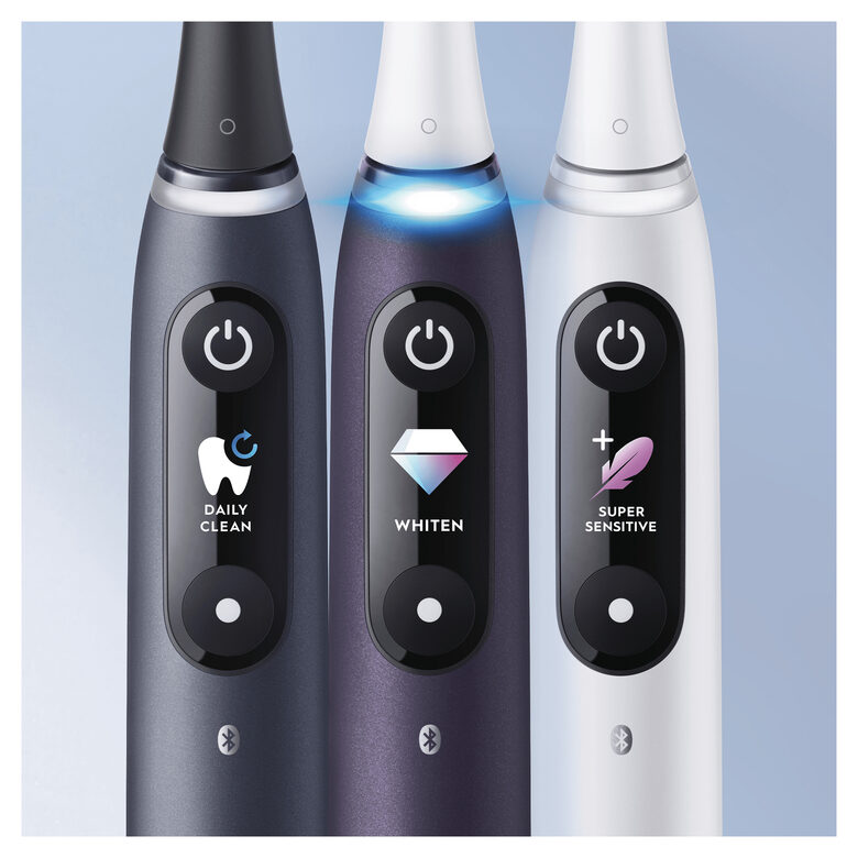 Oral-B iO - 8n - Spazzolino Elettrico Ricaricabile, 1 Spazzolino Viola Esclusivo Con Tecnologia Magnetica Rivoluzionaria, Display A Colori, 1 Testina, 1 Custodia Da Viaggio Premium