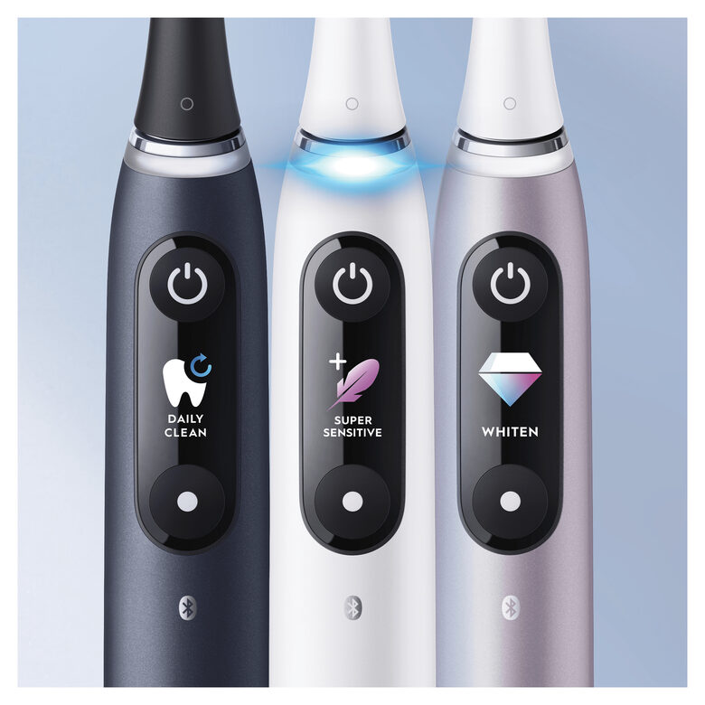 Oral-B iO - 9n - Spazzolino Elettrico Ricaricabile, 1 Spazzolino Bianco Esclusivo Con Tecnologia Magnetica Rivoluzionaria, Display A Colori, 1 Testina, 1 Custodia Da Viaggio Con Caricatore