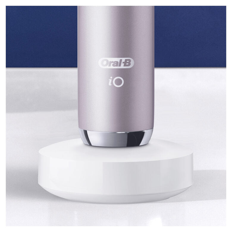 Oral-B iO - 9n - Spazzolino Elettrico Ricaricabile, 1 Spazzolino Rosa Esclusivo Con Tecnologia Magnetica Rivoluzionaria, Display A Colori, 1 Testina, 1 Custodia Da Viaggio Con Caricatore
