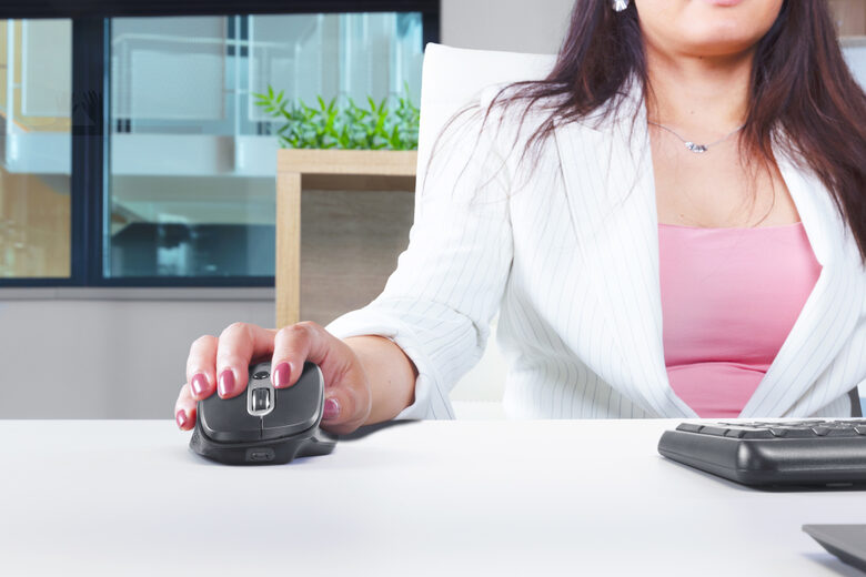Trust Ozaa mouse Mano destra RF Wireless Ottico 2400 DPI