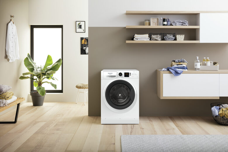 Hotpoint NF1043WK IT N lavatrice Caricamento frontale 10 kg 1400 Giri/min D Bianco