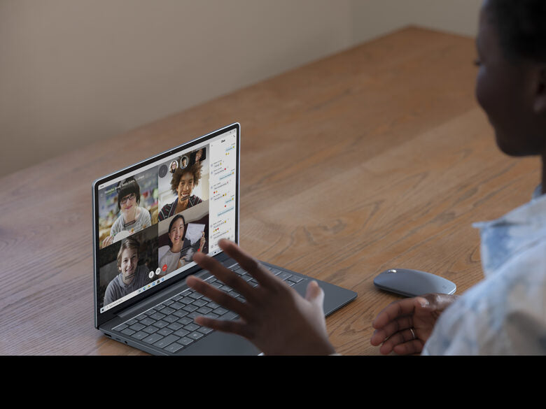 Microsoft Surface Laptop Go Intel® Core™ i5 i5-1035G1 Computer portatile 31,6 cm (12.4") Touch screen 4 GB LPDDR4x-SDRAM 64 GB eMMC Wi-Fi 6 (802.11ax) Windows 10 Home in S mode Platino