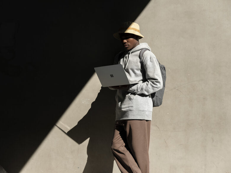 Microsoft Surface Laptop Go Intel® Core™ i5 i5-1035G1 Computer portatile 31,6 cm (12.4") Touch screen 4 GB LPDDR4x-SDRAM 64 GB eMMC Wi-Fi 6 (802.11ax) Windows 10 Home in S mode Platino