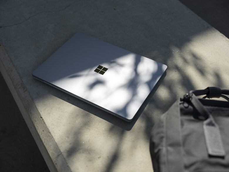 Microsoft Surface Laptop Go Intel® Core™ i5 i5-1035G1 Computer portatile 31,6 cm (12.4") Touch screen 4 GB LPDDR4x-SDRAM 64 GB eMMC Wi-Fi 6 (802.11ax) Windows 10 Home in S mode Platino