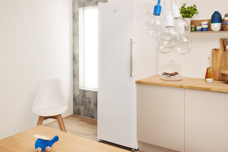 Indesit UI6 F1T W1 Congelatore Verticale a Libera Installazione 223 L F Bianco