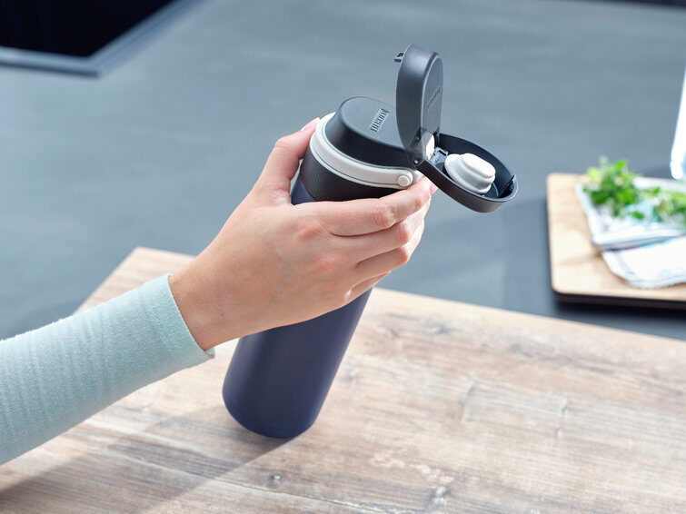 Leifheit 03275 tazza da viaggio 600 ml Nero, Blu Acciaio inossidabile
