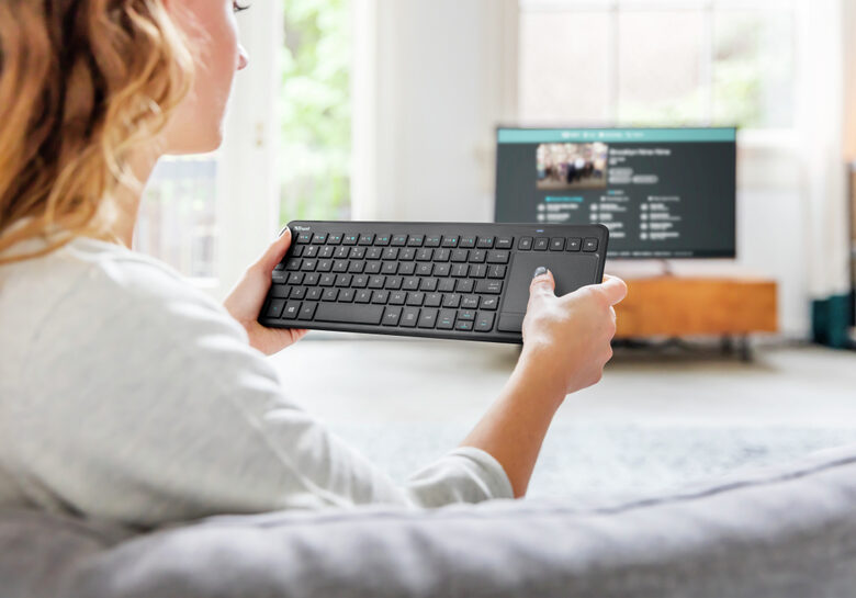 Trust Vaia tastiera RF Wireless QWERTY Italiano Nero