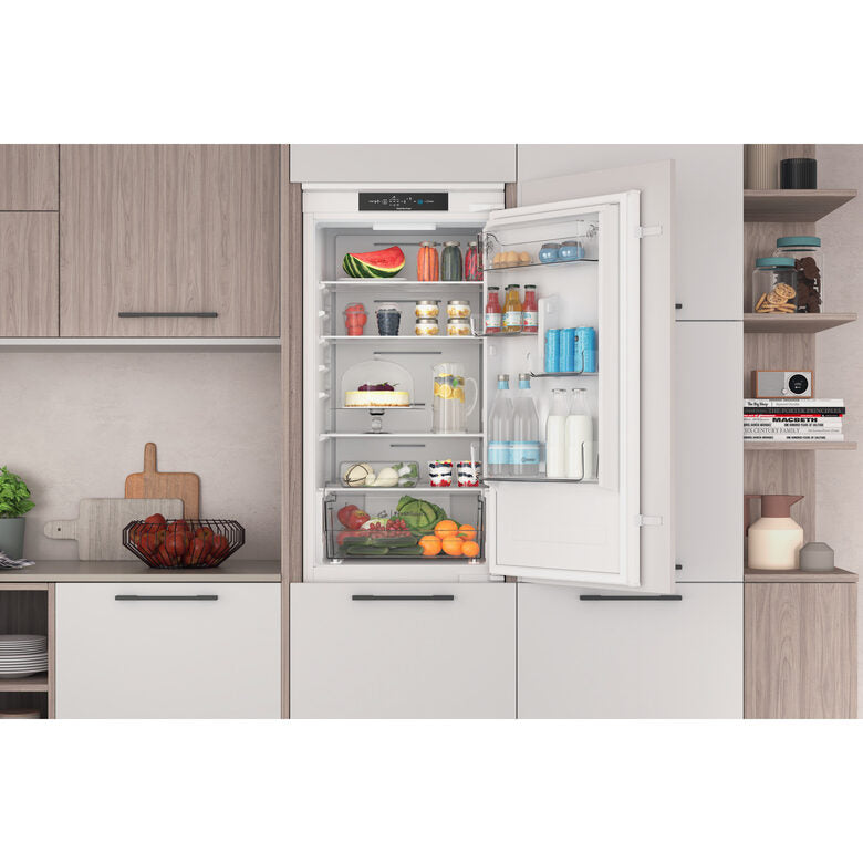 Indesit INC18 T311 frigorifero con congelatore Da incasso 250 L F Bianco