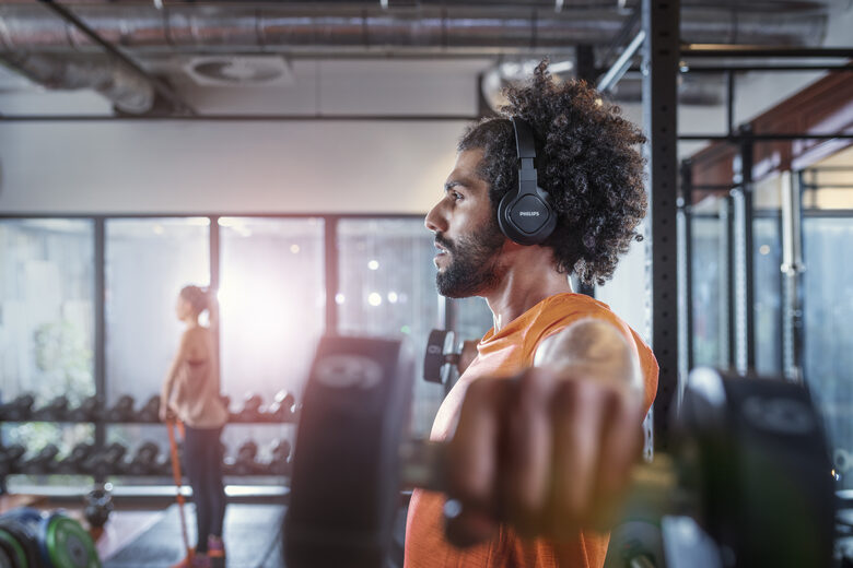 Philips TAA4216BK/00 cuffia e auricolare Con cavo e senza cavo A Padiglione Sport USB tipo-C Bluetooth Nero