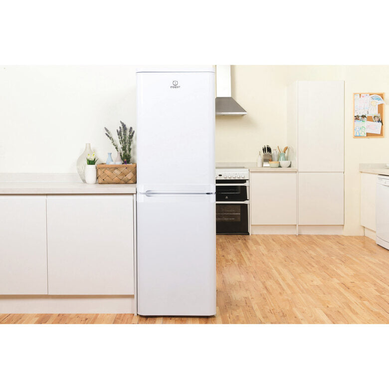 Indesit CAA 55 1 frigorifero con congelatore Libera installazione 254 L F Bianco