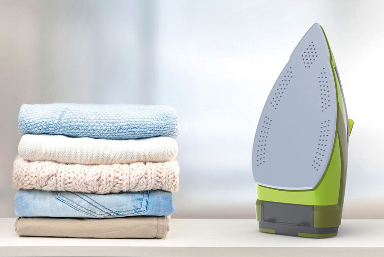 Imetec Eco Perfect Ferro da stiro a secco e a vapore Pro Ceramic soleplate 2400 W Verde, Grigio