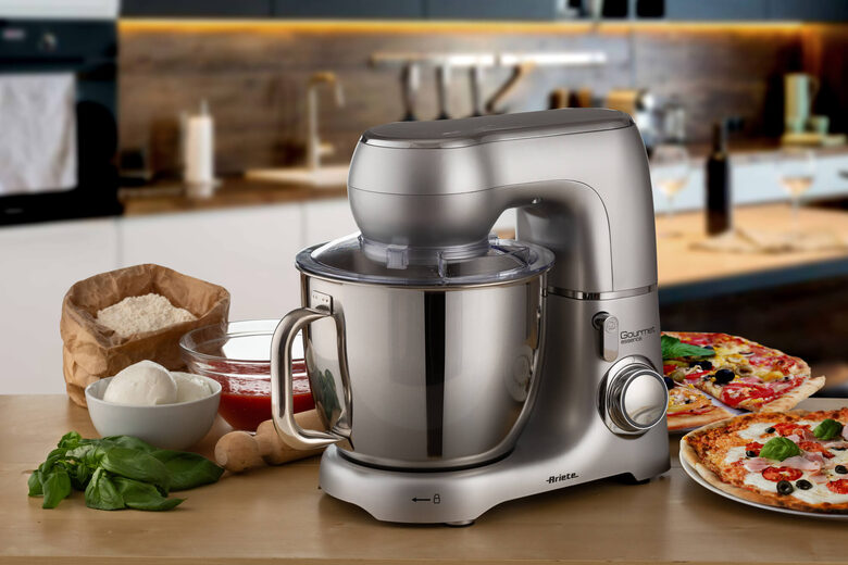 Ariete 1583 Gourmet Essence, Impastatrice Planetaria, Impasta, Monta e Amalgama, 1300W, Capacità 5,2L, 2 fruste e 1 gancio, 10 velocità + Pulse