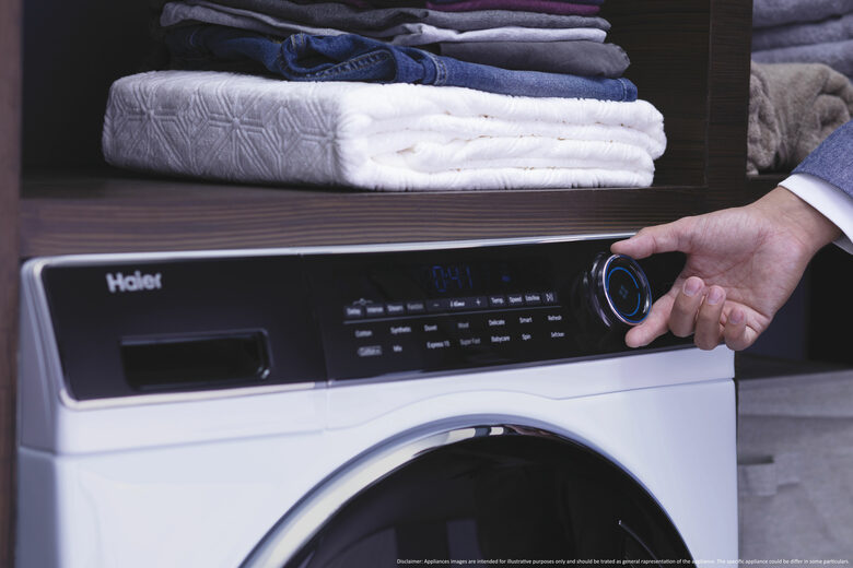 Haier HW150-BP14986EIT SuperDrum Serie 7 Lavatrice A Libera Installazione 15 Kg, 1400 Giri, Smart Dual Spray, AI Power Drive Inverter Motor, Classe A, Bianco