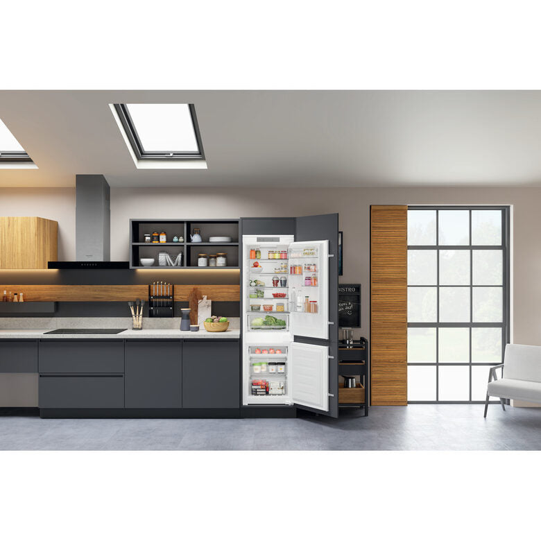 Hotpoint HAC18 T311 frigorifero con congelatore Da incasso 250 L F Bianco