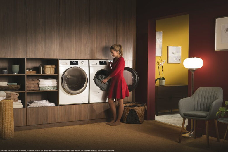 Haier Serie 876 HW80-B14876N lavatrice Caricamento frontale 8 kg 1330 Giri/min A Bianco