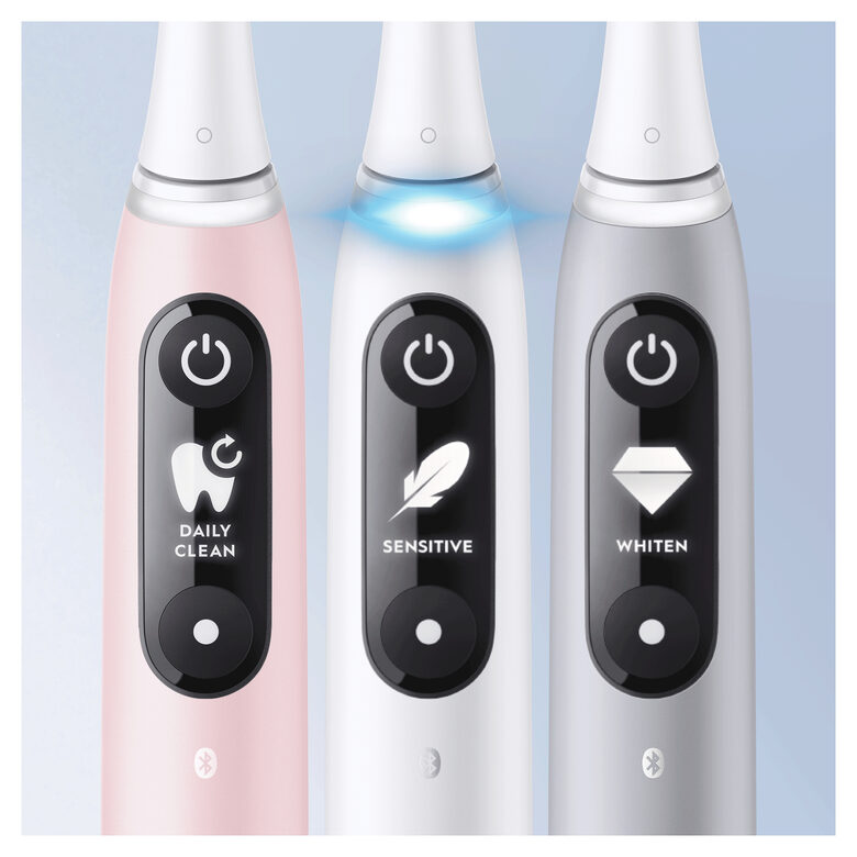 Oral-B iO - 6 - Spazzolino Elettrico Ricaricabile Bianco Con Display In Bianco E Nero, 1 Testina, 1 Custodia Da Viaggio