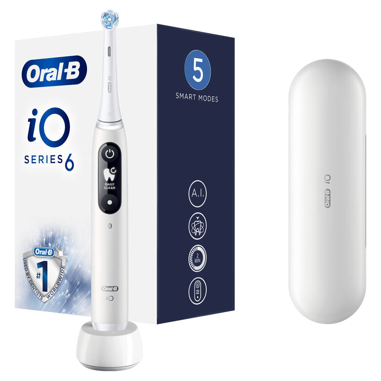 Oral-B iO - 6 - Spazzolino Elettrico Ricaricabile Bianco Con Display In Bianco E Nero, 1 Testina, 1 Custodia Da Viaggio