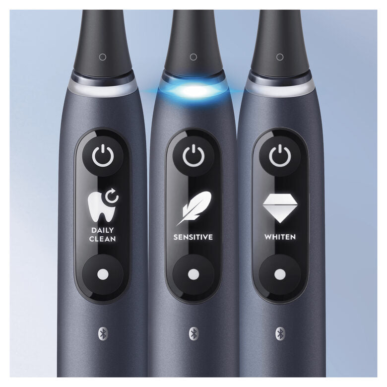 Oral-B iO 7n Spazzolino Elettrico Ricaricabile Nero Esclusivo Con Tecnologia Magnetica Rivoluzionaria, Display In Bianco E Nero, 1 Testina, 1 Custodia Da Viaggio Premium, Designed By Braun