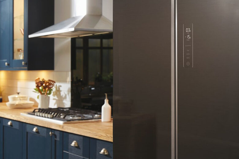 Haier FD 83 Serie 7 HB18FGSAAA frigorifero side-by-side Libera installazione 539 L E Argento, Titanio
