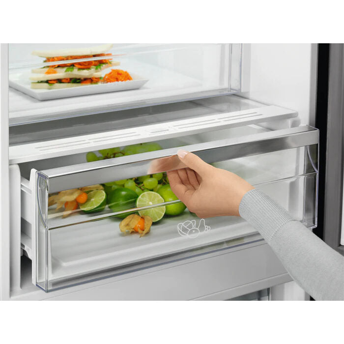 Electrolux LNC7MD32W2 frigorifero con congelatore Libera installazione 331 L D Bianco