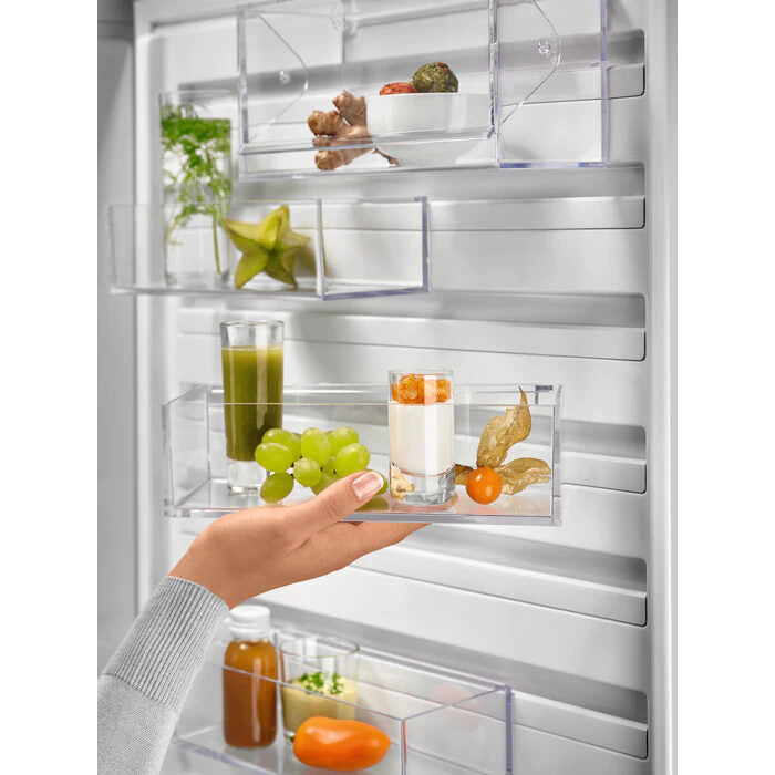 Electrolux LNC7MD32W2 frigorifero con congelatore Libera installazione 331 L D Bianco