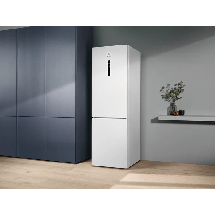 Electrolux LNC7MD32W2 frigorifero con congelatore Libera installazione 331 L D Bianco