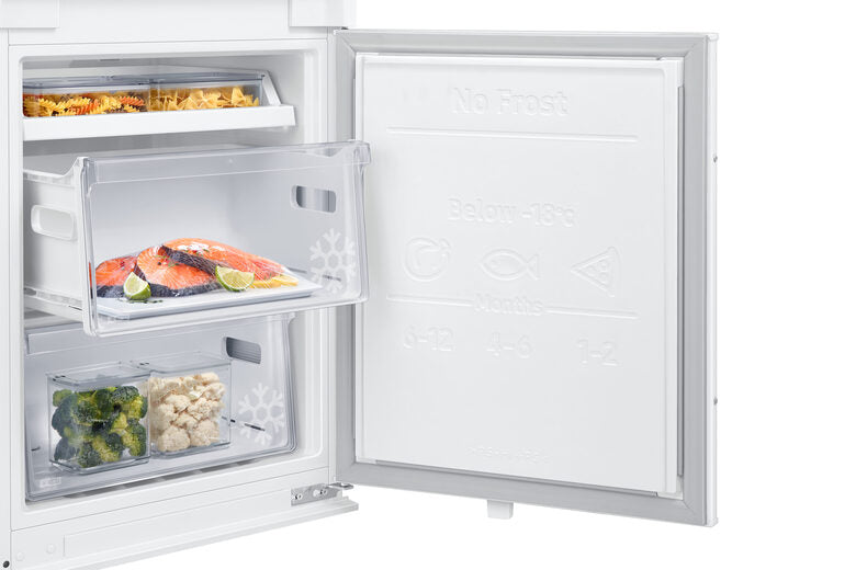 Samsung BRB30600EWW frigorifero con congelatore Da incasso E Bianco