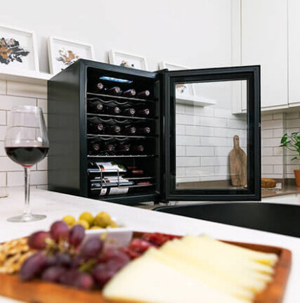 Cecotec GrandSommelier 20000  Cantinetta Vino Con Compressore Libera Installazione Nero 20 Bottiglie