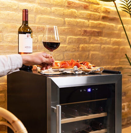 Cecotec GrandSommelier 20000  Cantinetta Vino Con Compressore Libera Installazione Grigio 20 Bottiglie
