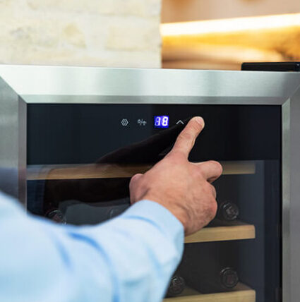 Cecotec GrandSommelier 24000  Cantinetta Vino Con Compressore Libera Installazione Grigio 24 Bottiglie