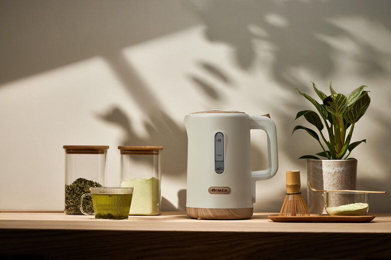 Ariete 2846 Bollitore Breakfast Wood, Bollitore Elettrico Cucina, 2200W, Capacità 1.7L, Effetto Legno, Base Cordless 360°, Spegnimento Automatico, Beige