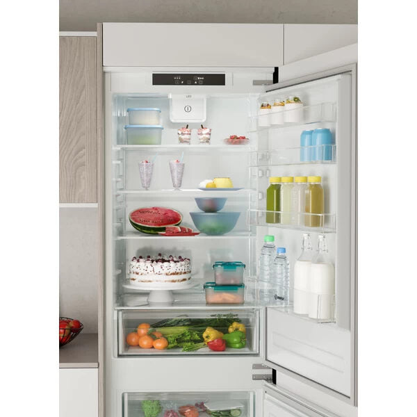 Indesit IND 401 frigorifero con congelatore Da incasso 400 L F Bianco