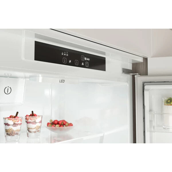 Indesit IND 401 frigorifero con congelatore Da incasso 400 L F Bianco