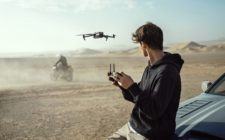 DJI Mavic 3 Drone 4 rotori Octocopter 20 MP 3840 x 2160 Pixel 5000 mAh Nero, Grigio
