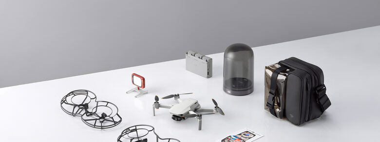 DJI Mini SE Fly More Combo Drone 4 rotori Quadrirotore 12 MP 2720 x 1530 Pixel 2250 mAh Bianco