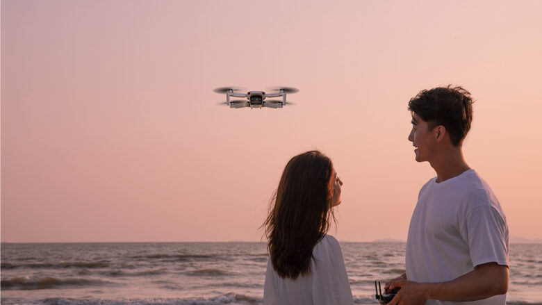 DJI Mini SE Fly More Combo Drone 4 rotori Quadrirotore 12 MP 2720 x 1530 Pixel 2250 mAh Bianco
