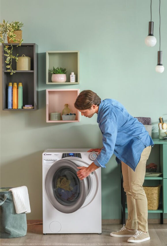 Candy RapidÓ PRO RP 6106BWMR8-S lavatrice Caricamento frontale 10 kg 1600 Giri/min Bianco