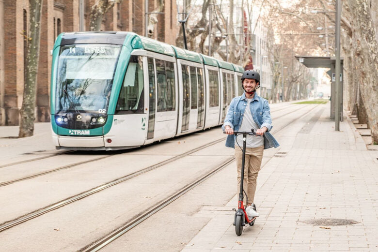 Ninebot by Segway Monopattino elettrico D18E con 18 km di autonomia e ruote da 10" con camera d'aria